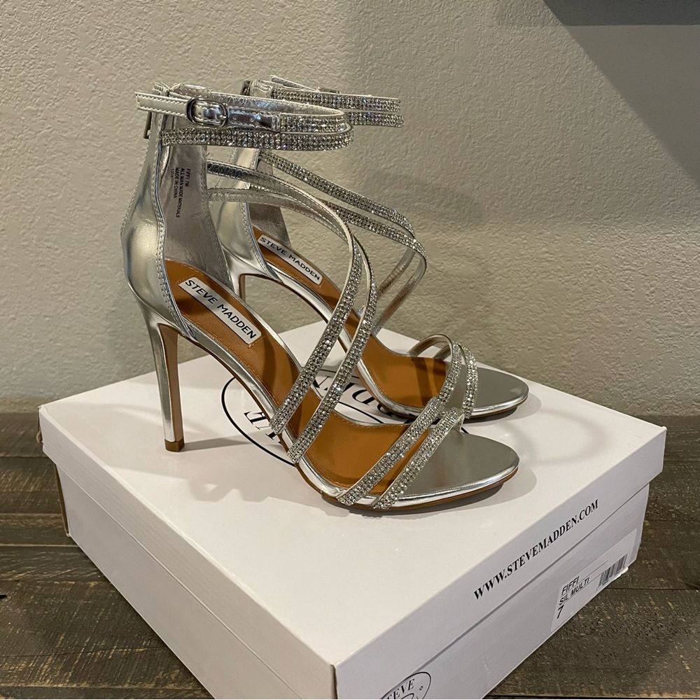 Steve Madden “Fiffi” in silver and sparkles, size 7